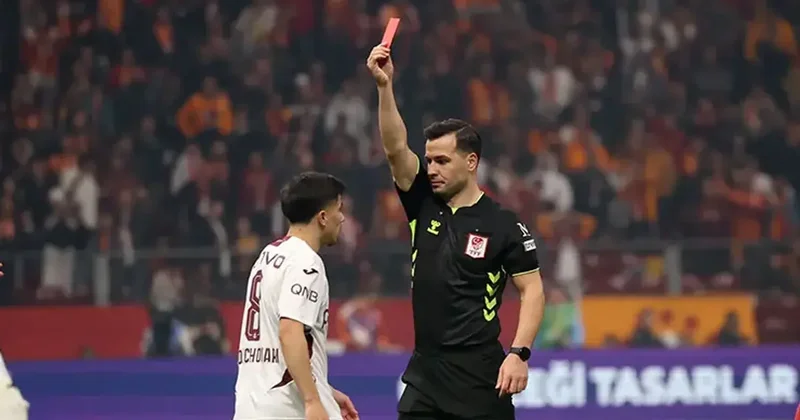 Yıldız oyuncu kırmızı kart gördü! Trabzonspor 10 kişi kaldı Fanatik Gazetesi Trabzonspor (TS) Haberleri Spor