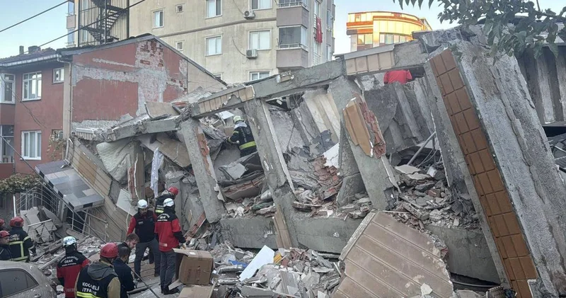 Gebze de 4 kişiye mezar olan binanın enkazı kaldırılmaya başladı