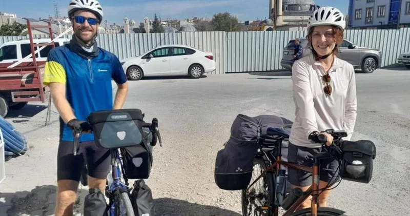 Bisikletle Almanya’dan yola çıkıp, 10 ülkeyi geçip Konya’ya ulaştılar