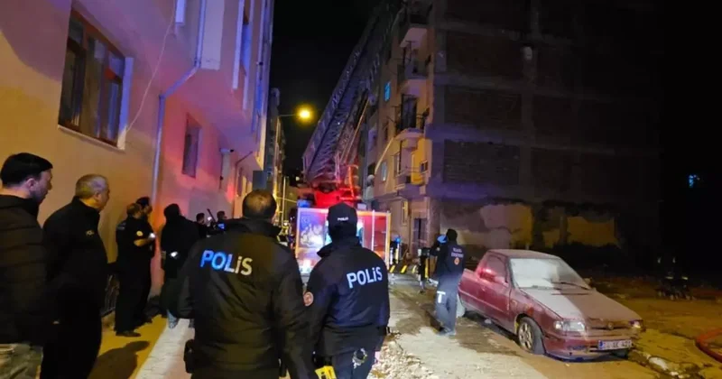 Elazığ’da çatı yangını: 1 kişi dumandan etkilendi