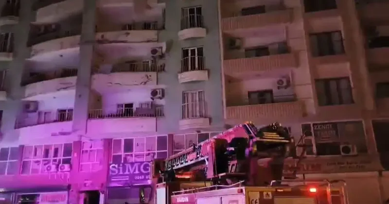 Çakmakla oynarken yangına neden oldular; 2 kişi dumandan etkilendi