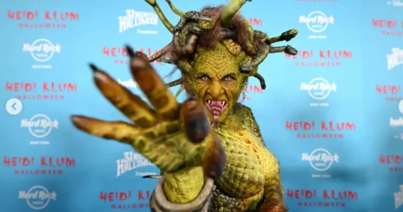 Sakın bakma taşa dönüşürsün! Heidi Klum Cadılar Bayramı nda Medusa oldu