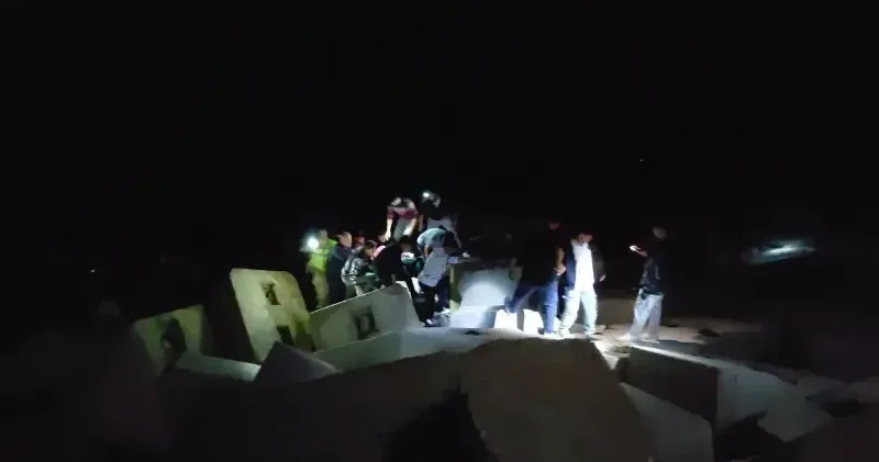 Hatay da genç kız denize düştü: Boğulma tehlikesi geçirdi Gündem Haberleri