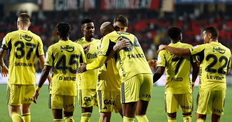 Fenerbahçe de tarihi derbi!