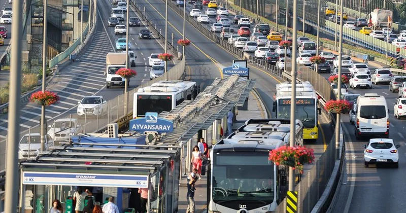 İstanbul da toplu ulaşım zammı başladı: Zamlı fiyatlar ne kadar oldu?