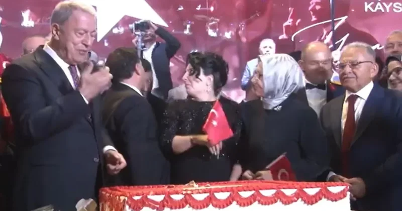 Hulusi Akar’ın pastalı yeni görüntüleri ortaya çıktı! Sözcü Gazetesi