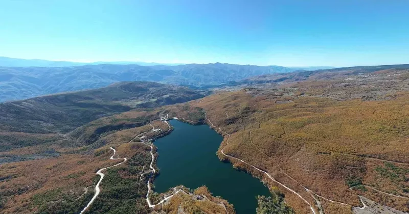 Zinav Gölü sonbahar renkleriyle mest ediyor