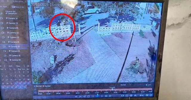 Mardin de 2 çocuk parkın duvarını tekmeledi; o anlar kamerada Mardin Haberleri