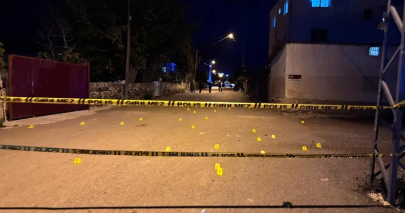 Sokak ortasında birbirlerine kurşun yağdırdılar: 2 si ağır 7 yaralı Sözcü Gazetesi