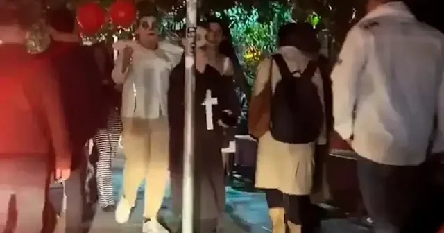 Kadıköy de Cadılar Bayramı kutlaması: Satanist ritüelleri taklit ettiler VİDEO İZLE