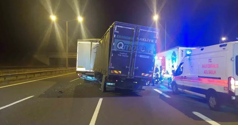 Arıza yapan tıra çarpan kamyon şoförü hayatını kaybetti