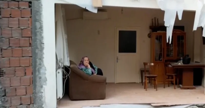 Binanın duvarı olmadığı ortaya çıktı, evlerinin içi dışarıya böyle açıldı