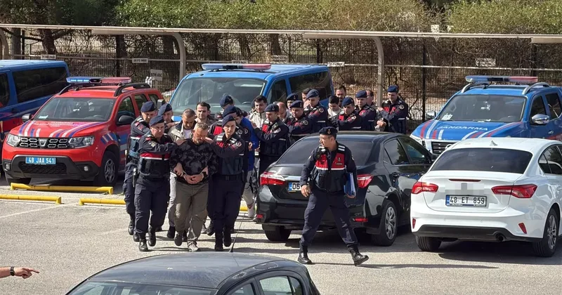 FETÖ şüphelileri denizde yakalandı