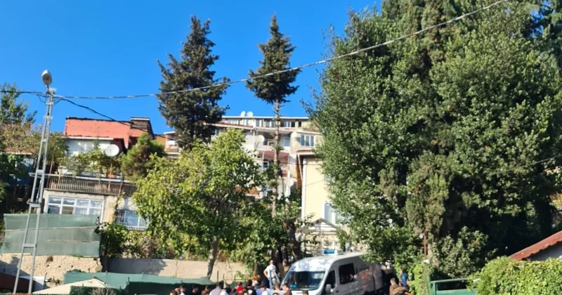 Emirgan’da çifte ölüm! Polisi arayıp Kızım evde baygın yatıyor dedi! Camdan bakınca korkunç manzarayla karşılaştı