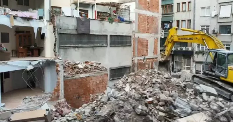 Zeytinburnu nda 4 katlı bina yıkıldı! Ortaya çıkan gerçek şaşkına çevirdi