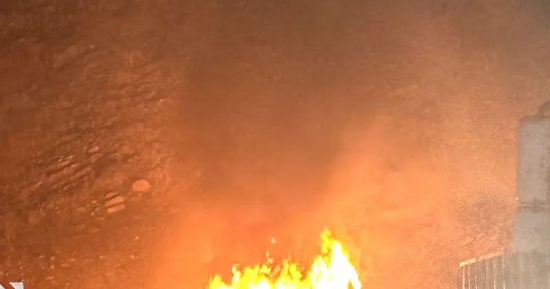 Şırnak’ta seyir halindeki araç alev aldı