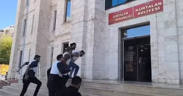 Siirt haberleri Hamile eşini ve amcasını öldürüp 3 kişiyi yaralamıştı! İfadesi kan dondurdu 01 Kasım 2025