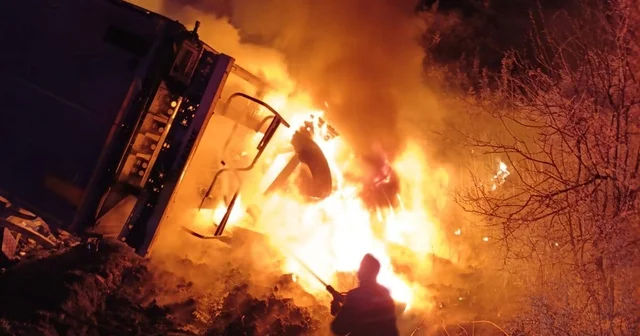 Otoyolda alkollü içecek yüklü TIR yandı Bolu Haberleri