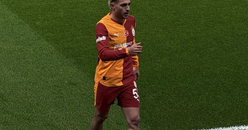 Galatasaray taraftarından Barış Alper Yılmaz a hem destek hem protesto