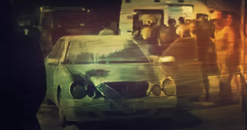 Otomobiline benzin döktü, içine girip ateşe verdi... İzmir de korkunç olay