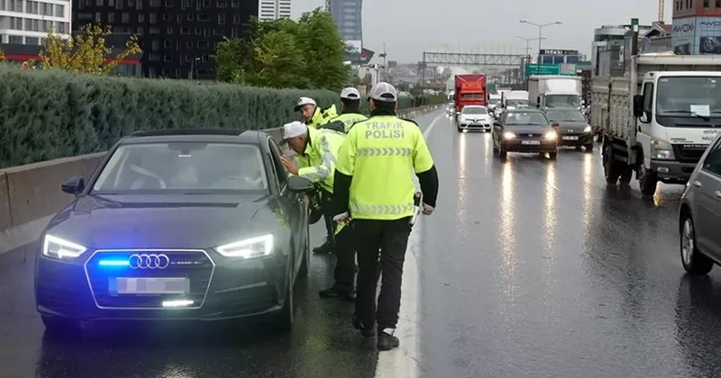 Çakarlı araç kullanan gazeteciler kimler? Olay iddia! İsim isim saydı: Ahmet Hakan, Ferhat Murat, Candaş Tolga Işık, Hadi Özışık