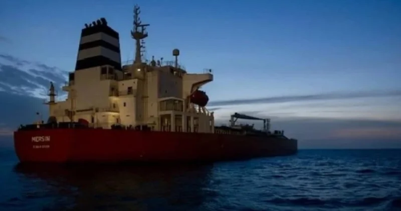 Mersin tankeri su aldı: Petrol sızıntısı önlenmeye çalışılıyor!