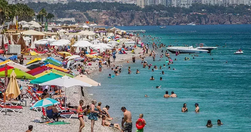 Antalya tatilini Ruslar sıcak , Almanlar serin havada tercih etti