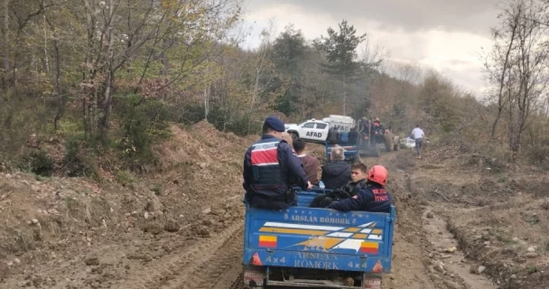 Muhtar 30 metreden düştü: Ambulansa traktörle götürüldü