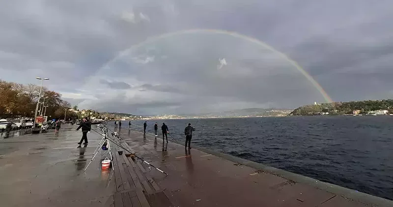 İstanbul Boğazı’nda gökkuşağı sürprizi