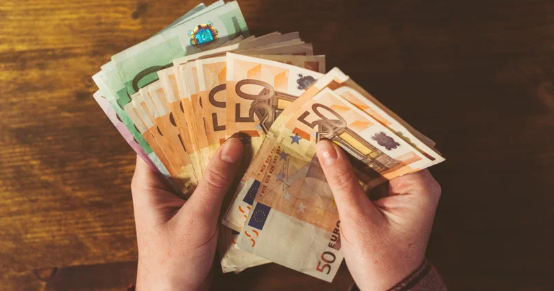 Slovenya da tartışma yaratan karar: Her çalışana 639 euro ikramiye verilecek İş Yaşam Haberleri