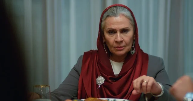 Uzak Şehir de, Hanımağa Sadakat Albora nın taktığı tel kırma şala yoğun ilgi Diyarbakır Haberleri