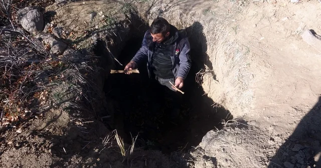 Defineciler, tarihi Haydar Baba Mezarlığı nı talan etti Van Haberleri