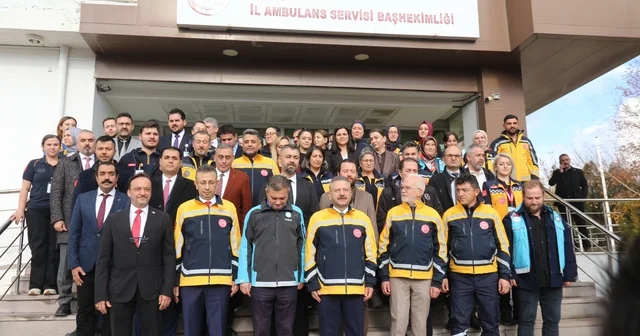 Eskişehir de acil sağlık ekiplerinin vakalara ulaşma süresi 5.7 dakikaya indi Şehir genelindeki 44 tane acil sağlık hizmeti istasyonda görevli 750 sağlık çalışanı 68 ambulansla hizmet veriyor Eskişehir Haberleri