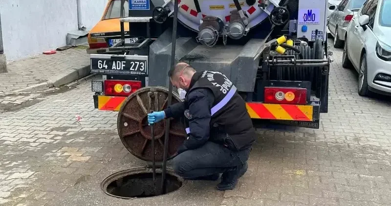 Tıkanıklığı açmaya giden ekipler fark etti: Kanalizasyonda kan donduran bulgu Uşak Haberleri