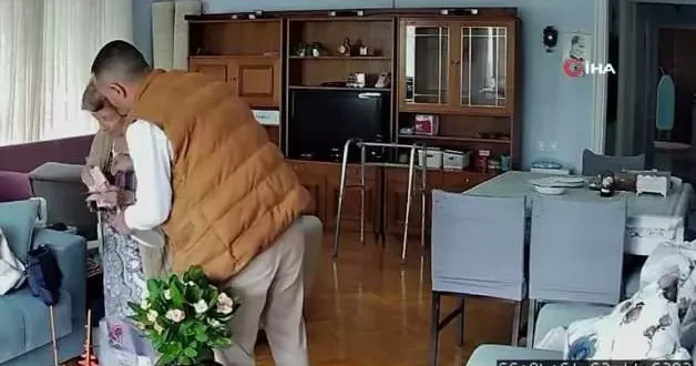 Yoğurtçunun tırnakçılık yöntemiyle hırsızlığı kameralara yakalandı