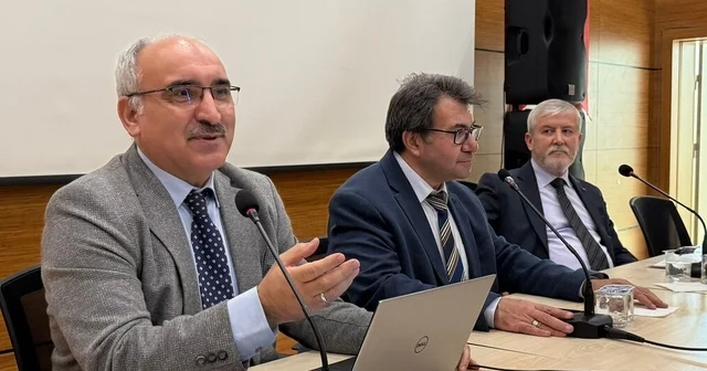 Kütahya da Papa nın Türkiye Ziyareti ve Düşündürdükleri konulu panel düzenlendi Kütahya Haberleri