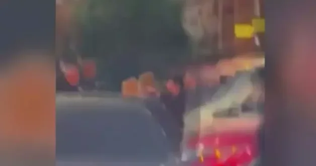 AVM otoparkında tekme yumruk kavga ettiler