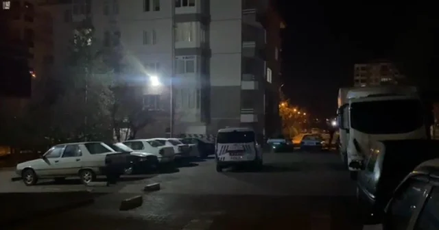 Kayseri de ekipler 1 saat arayla yaşanan farklı olaylarda bıçakla yaralanan 2 şahsı araçta buldu Husumetliler arası bıçaklı kavga: 1 yaralı Kayseri Haberleri