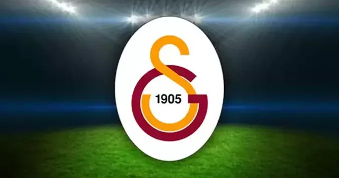 Galatasaraylı taraftarlar derbiye gitmek için Rams Park ta toplanmaya başladı