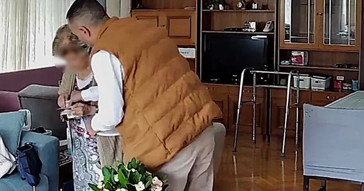 Ne utanma var ne sıkılma! Yaşlı kadınları hedef alıyorlardı: Evdeki güvenlik kamerasına yakalandı