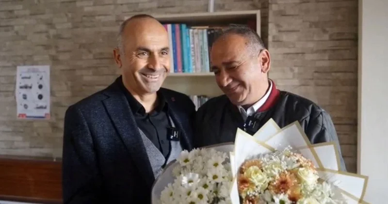 Öğretmenlere çiçek veren İETT şoförüne sürpriz ziyaret