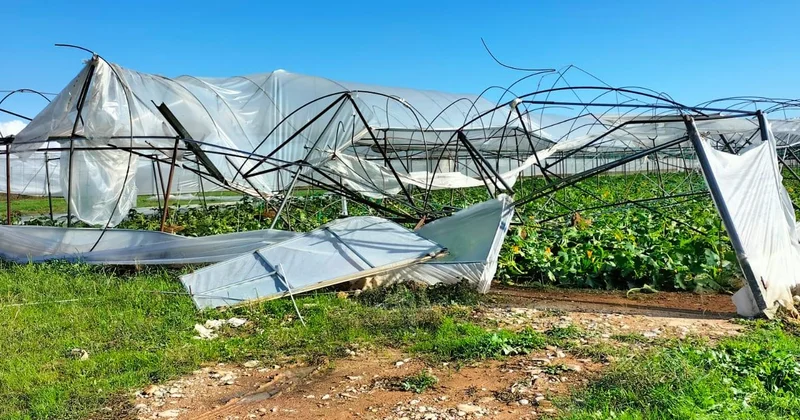 Antalya da hortum nedeniyle seralar hasar gördü