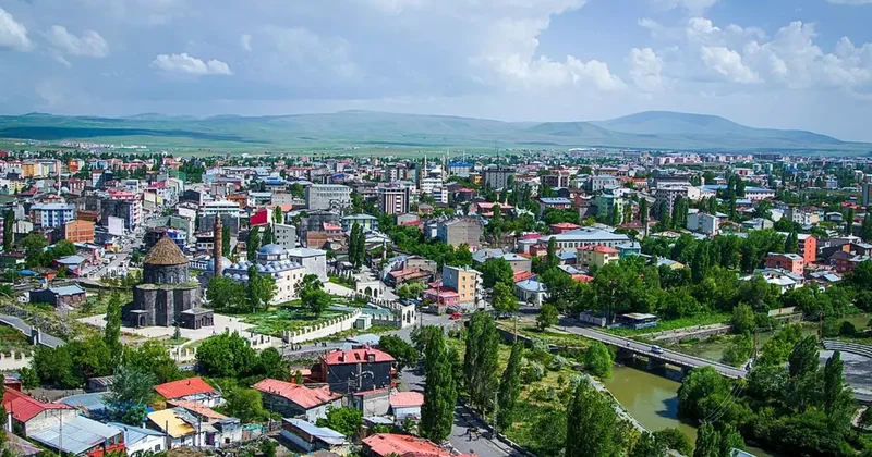 Merkez nüfusu 100 bin olan Kars ta araç sayısı 50 bini aştı