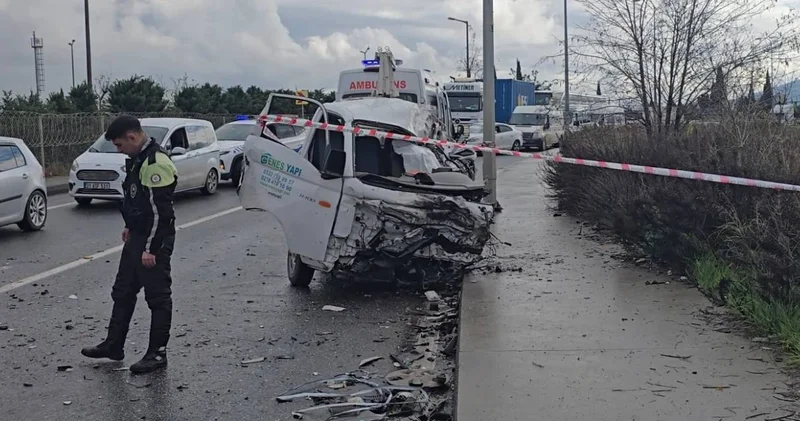 Sancaktepe de hafriyat kamyonuyla çarpışan kamyonet sürücüsü hayatını kaybetti