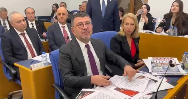 CHP li Veli Ağbaba partisini ihbar etti