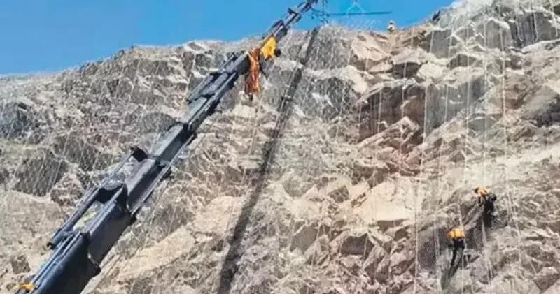 2 bin rakımlı dağda heyelana çelik halatlı önlem Gündem Haberleri