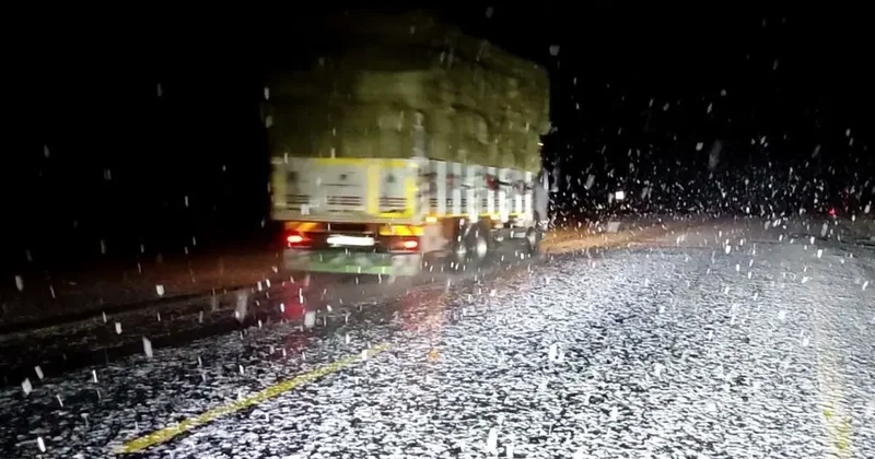 Ardahan’da kar yağışı ulaşımı olumsuz etkiledi