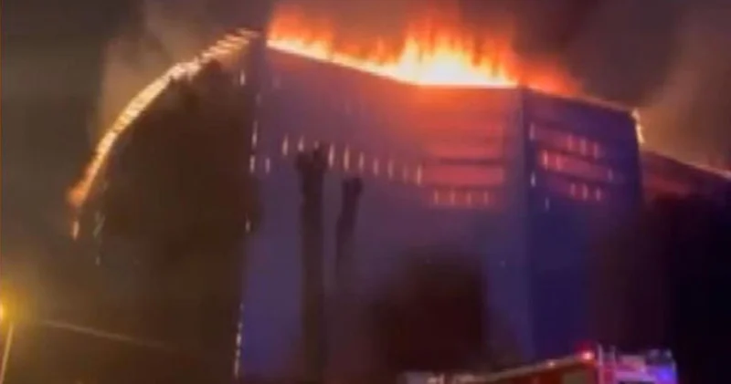 Üsküdar da metruk binada yangın Son dakika haberleri