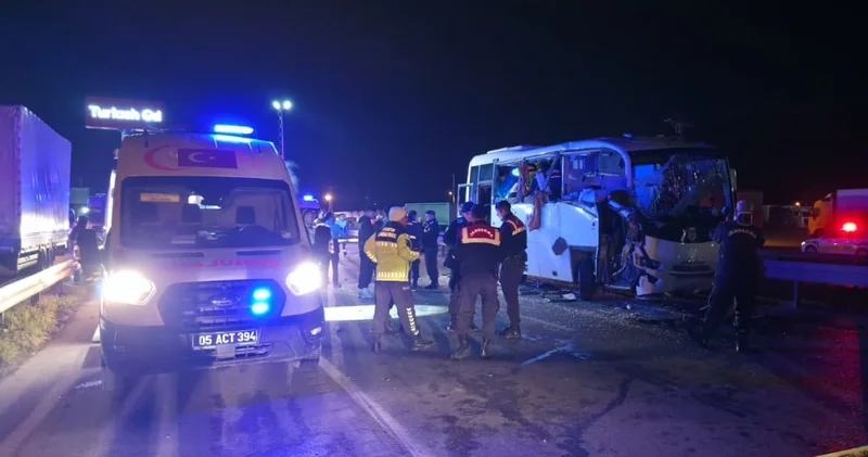 Cezaevi nakil aracı zincirleme kazaya karıştı! 23 yaralı