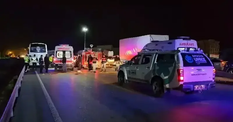 Zincirleme kazaya mahkum taşıyan midibüs katıldı: Çok sayıda yaralı var Amasya Haberleri